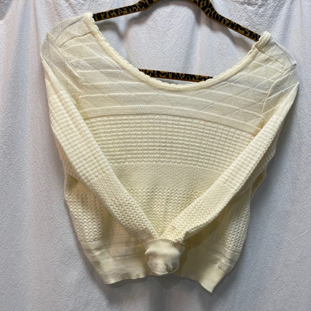 💙 4/$15💙 LA Hearts off the shoulder crop sweater